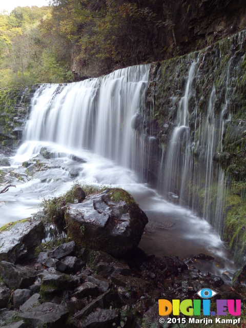 FZ023828 Sgd y Pannwr waterfall